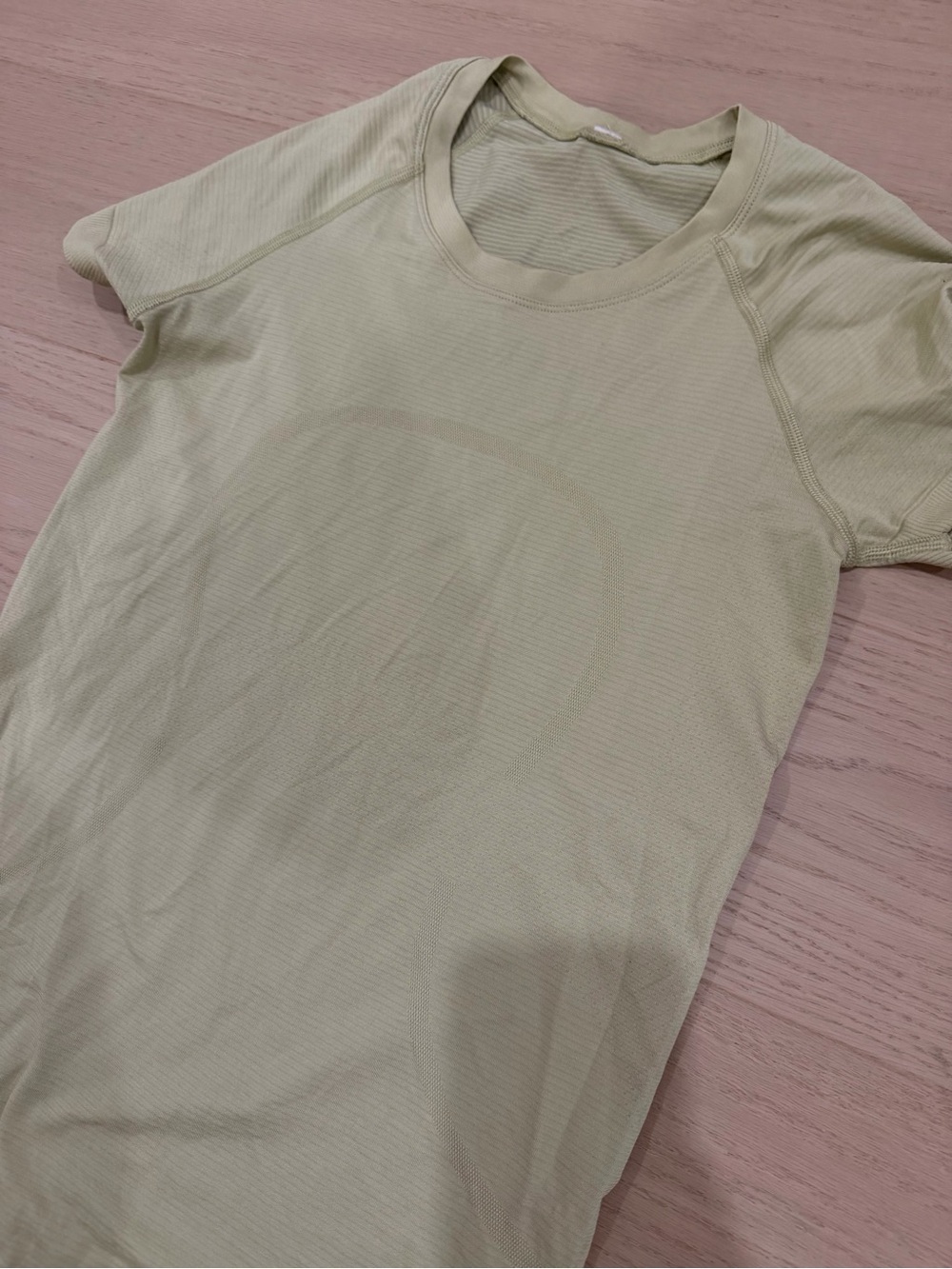 Lululemon active tee - Picture 2 of 3